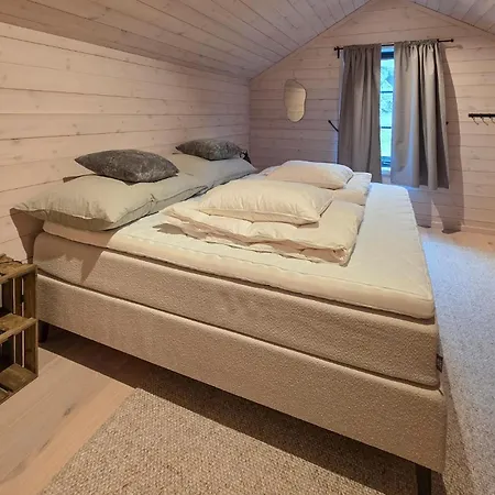 4 Bedroom Stunning In Edland * Nesland